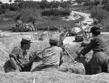 ΕΛΔΥΚ και Εθνοφρουρά μάχονται στην Κύπρο το 1974 (βίντεο)